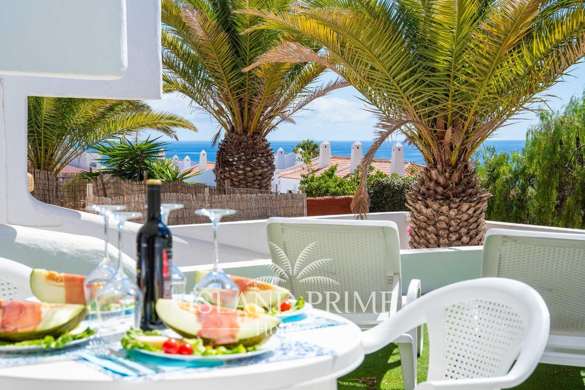Seaviews Garden With Palms In Club Sc171