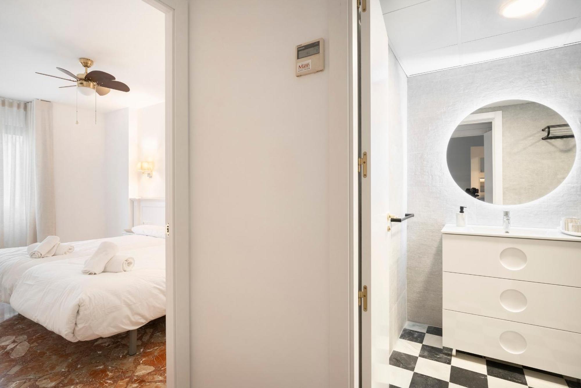 Apartamento Ronda 193 Junto A Hospitales Y Cerca Centro Con Parking Gratis *