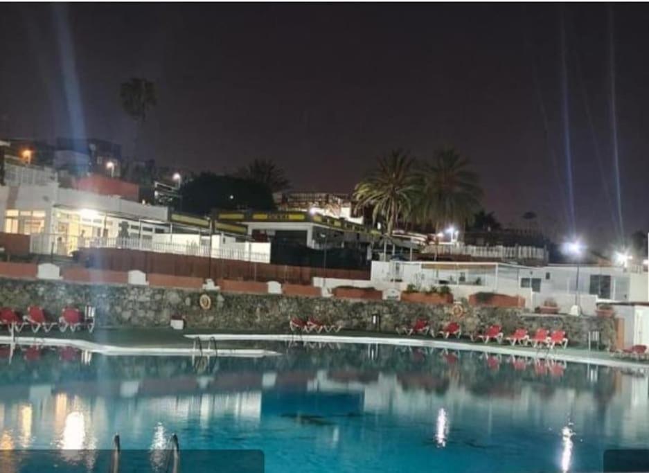 Piscina Club * Pasito Blanco