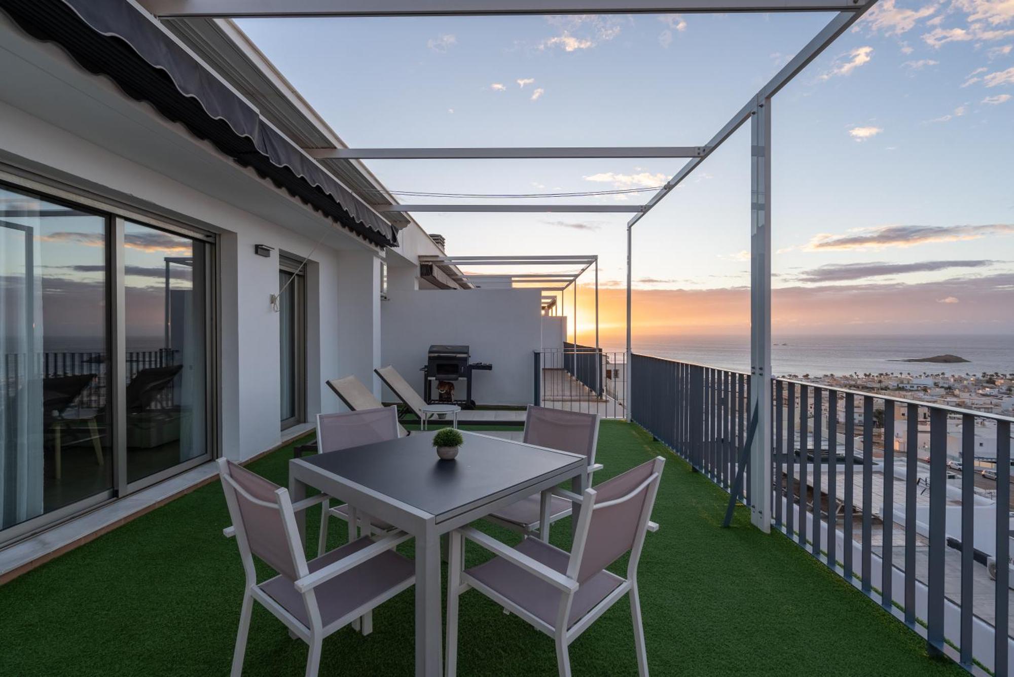 Cervantes Con Terraza Y Vistas Al Mar *