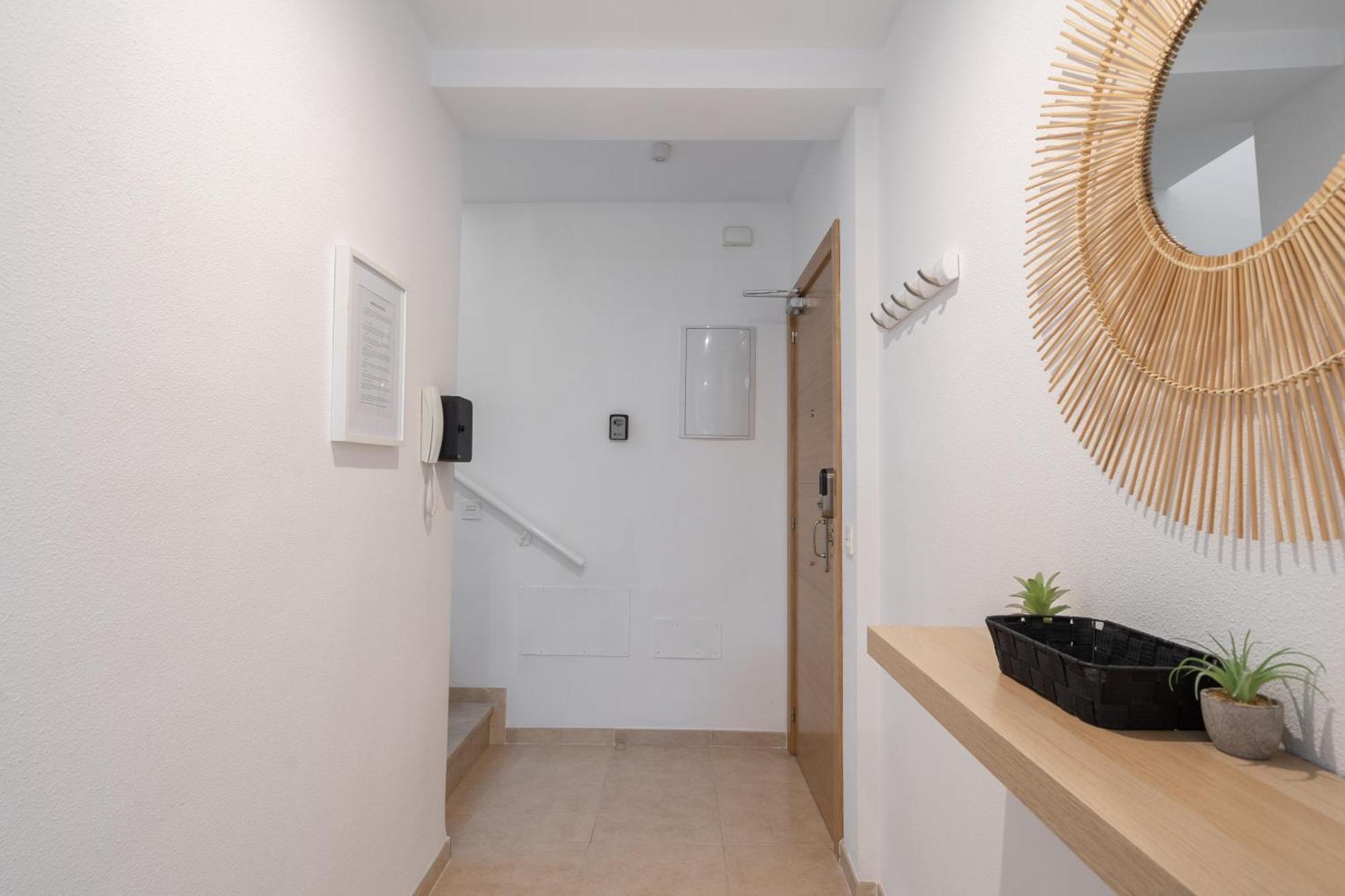 Cervantes Con Terraza Y Vistas Al Mar Apartamento *