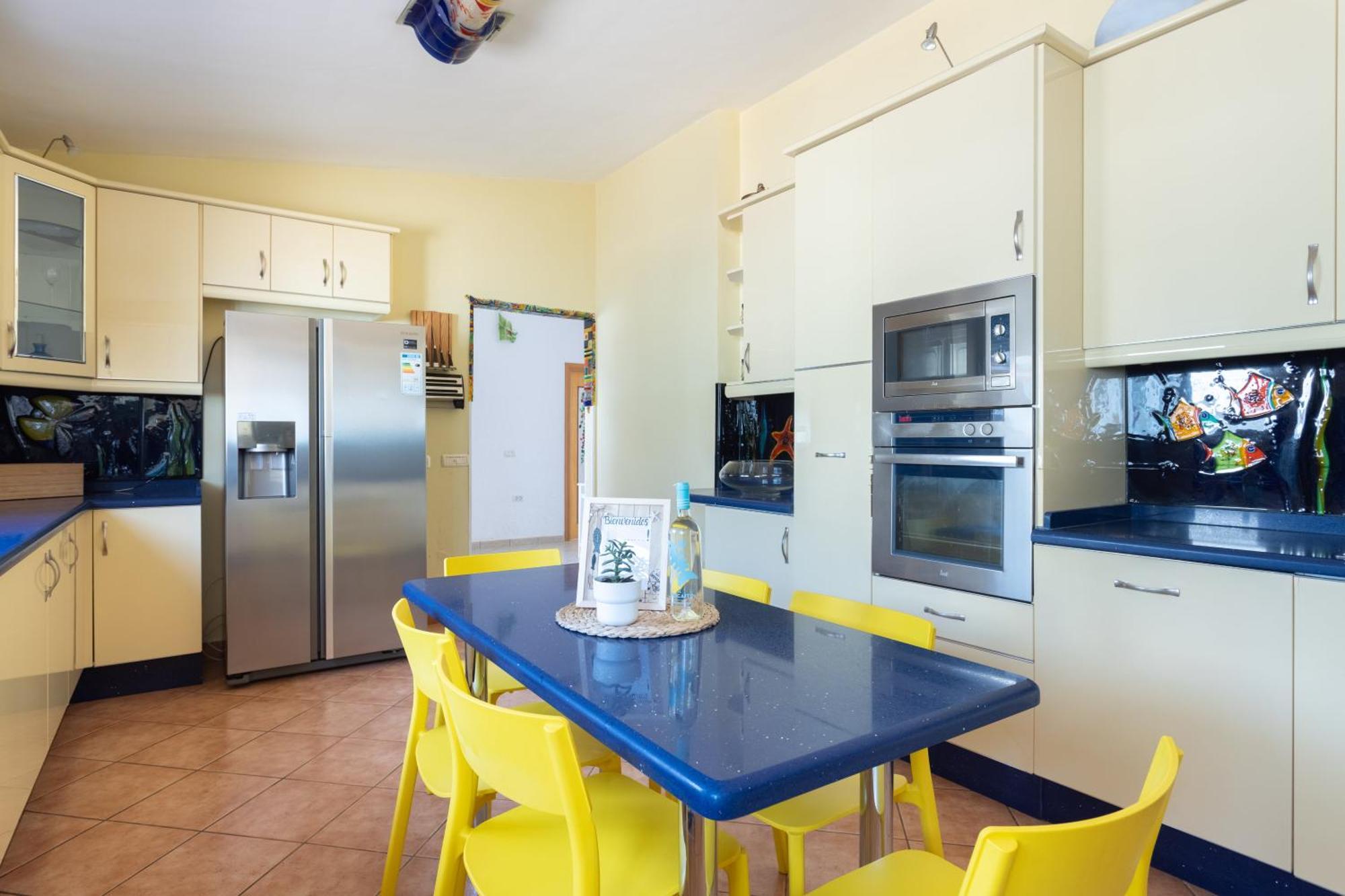 Holiday home Casa Almendra: Oceanview Oasis With Private Pool And Family-friendly Amenities