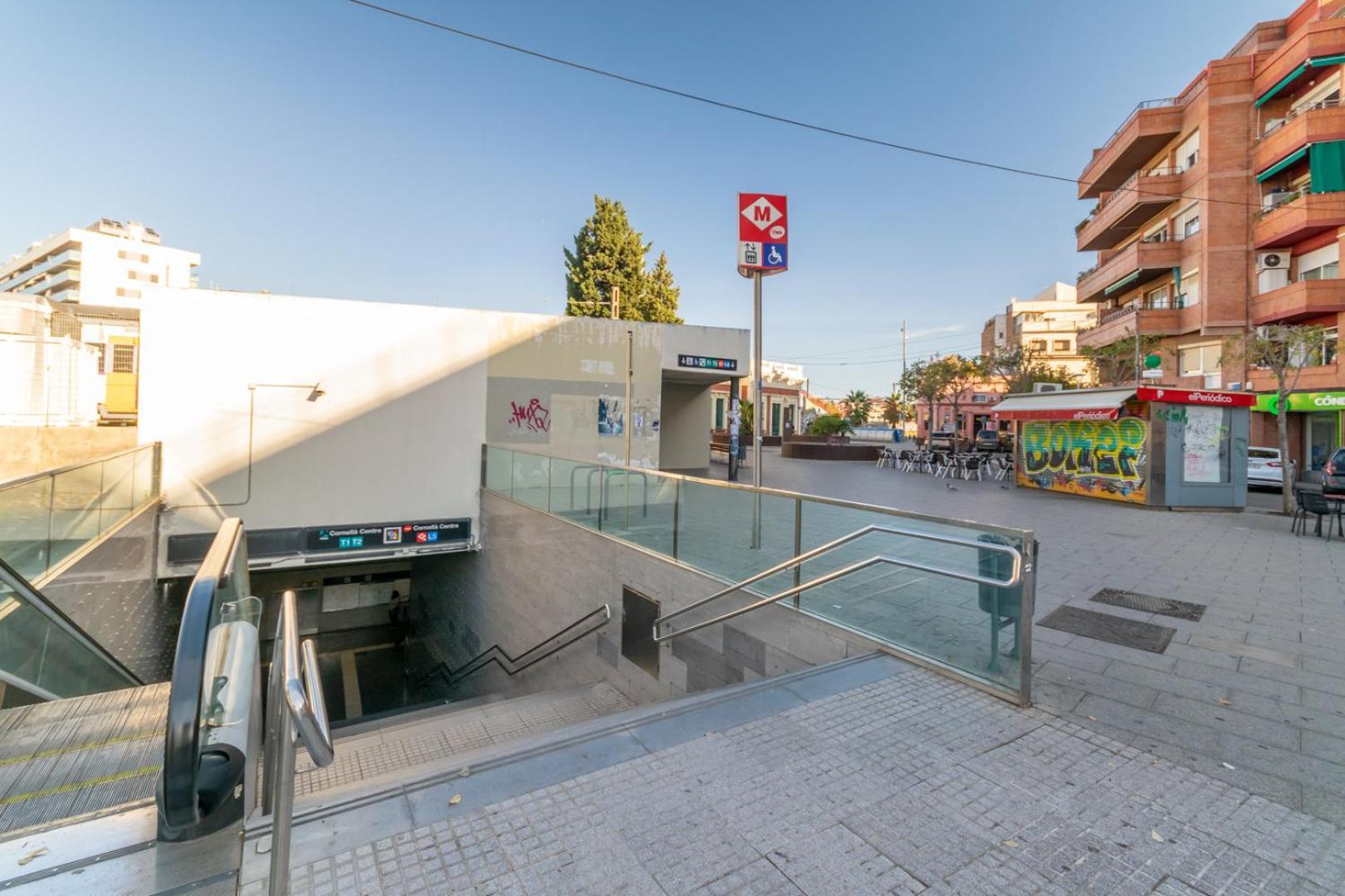 Penthouse With Private Terrace & Pool Access Apartment