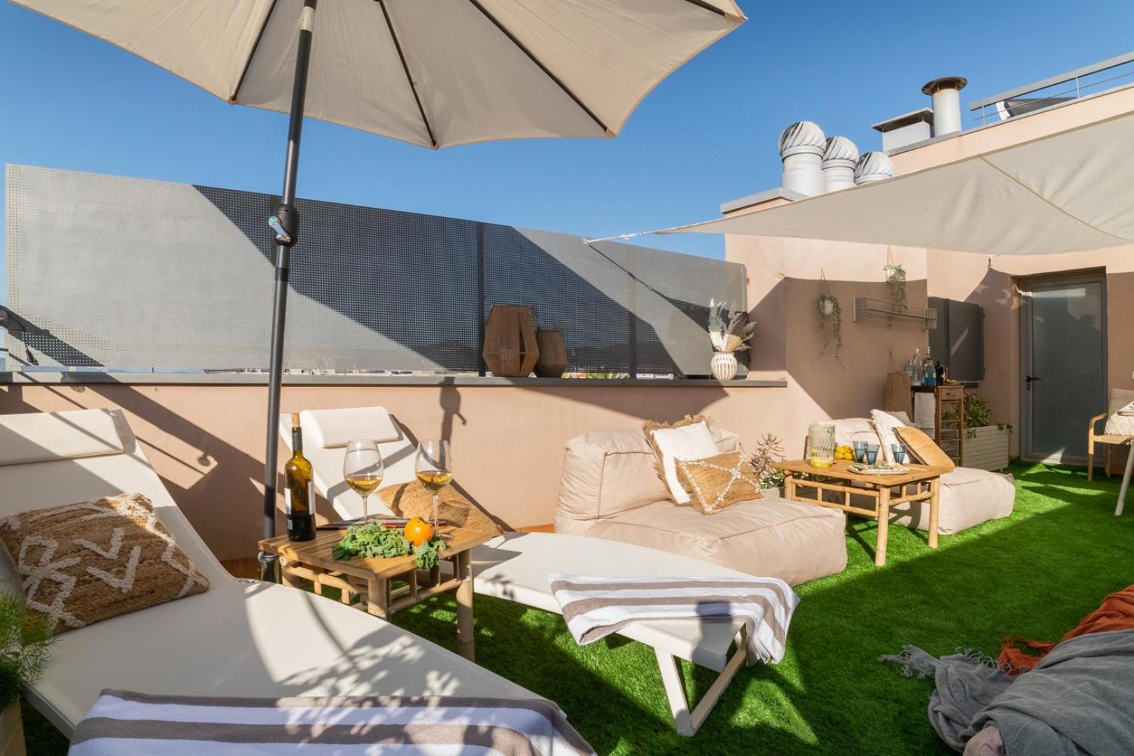 Penthouse With Private Terrace & Pool Access Apartment Cornella de Llobregat