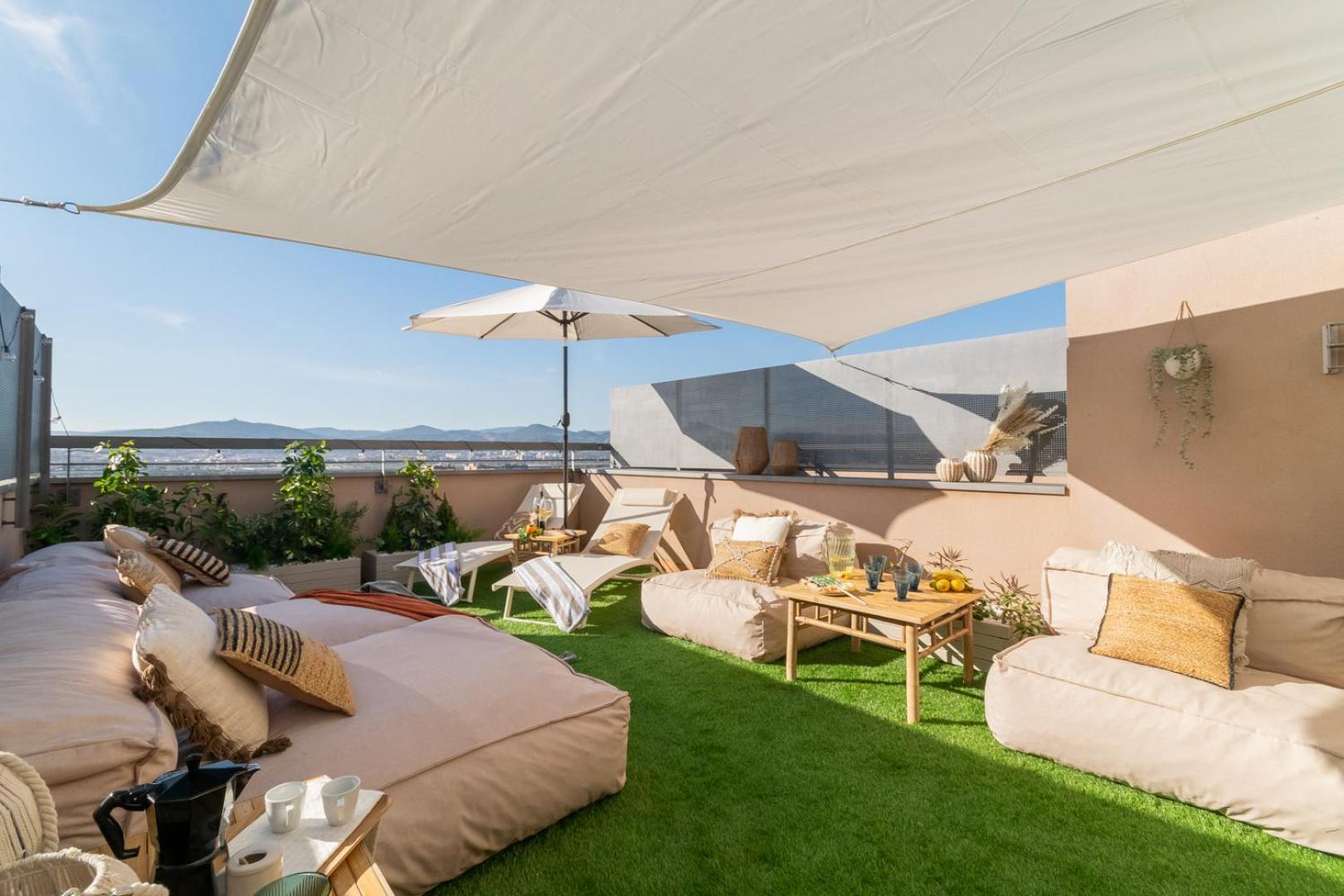 Penthouse With Private Terrace & Pool Access Apartment Cornella de Llobregat