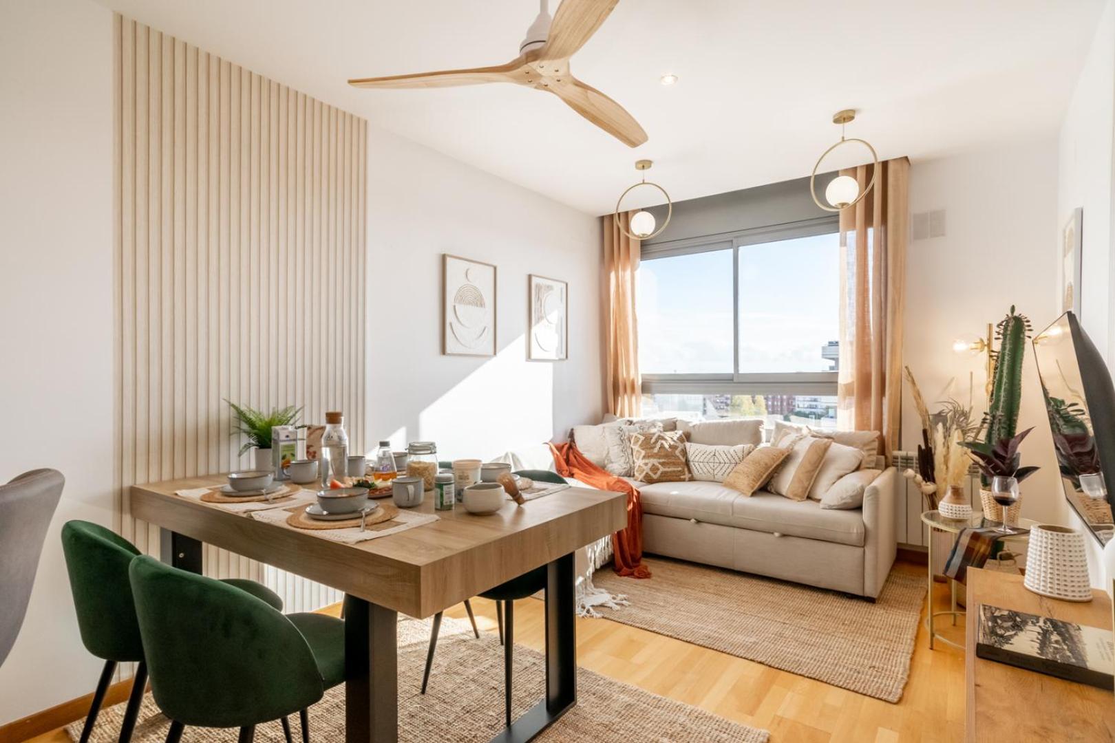 Penthouse With Private Terrace & Pool Access Apartment *