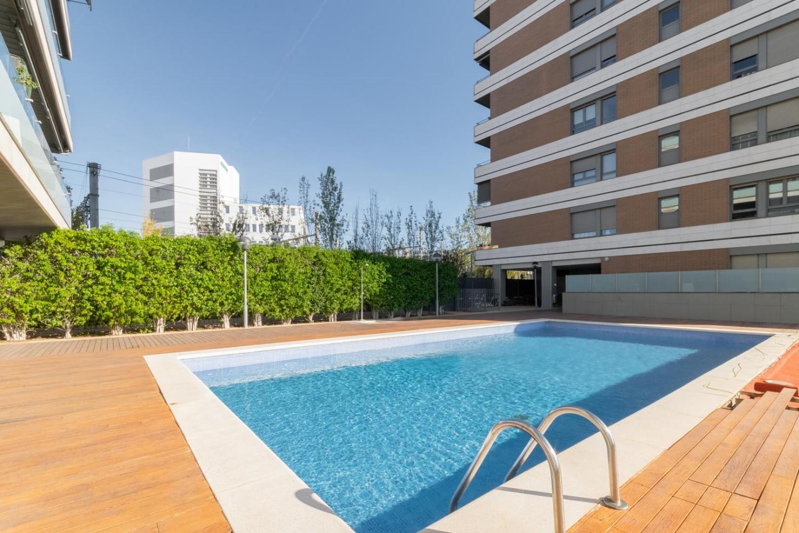 Penthouse With Private Terrace & Pool Access Apartment Cornella de Llobregat
