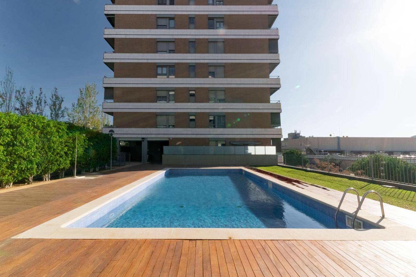 Penthouse With Private Terrace & Pool Access