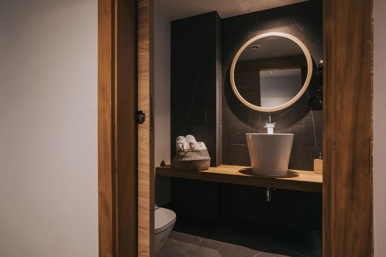 Poem Suites, Canteras *
