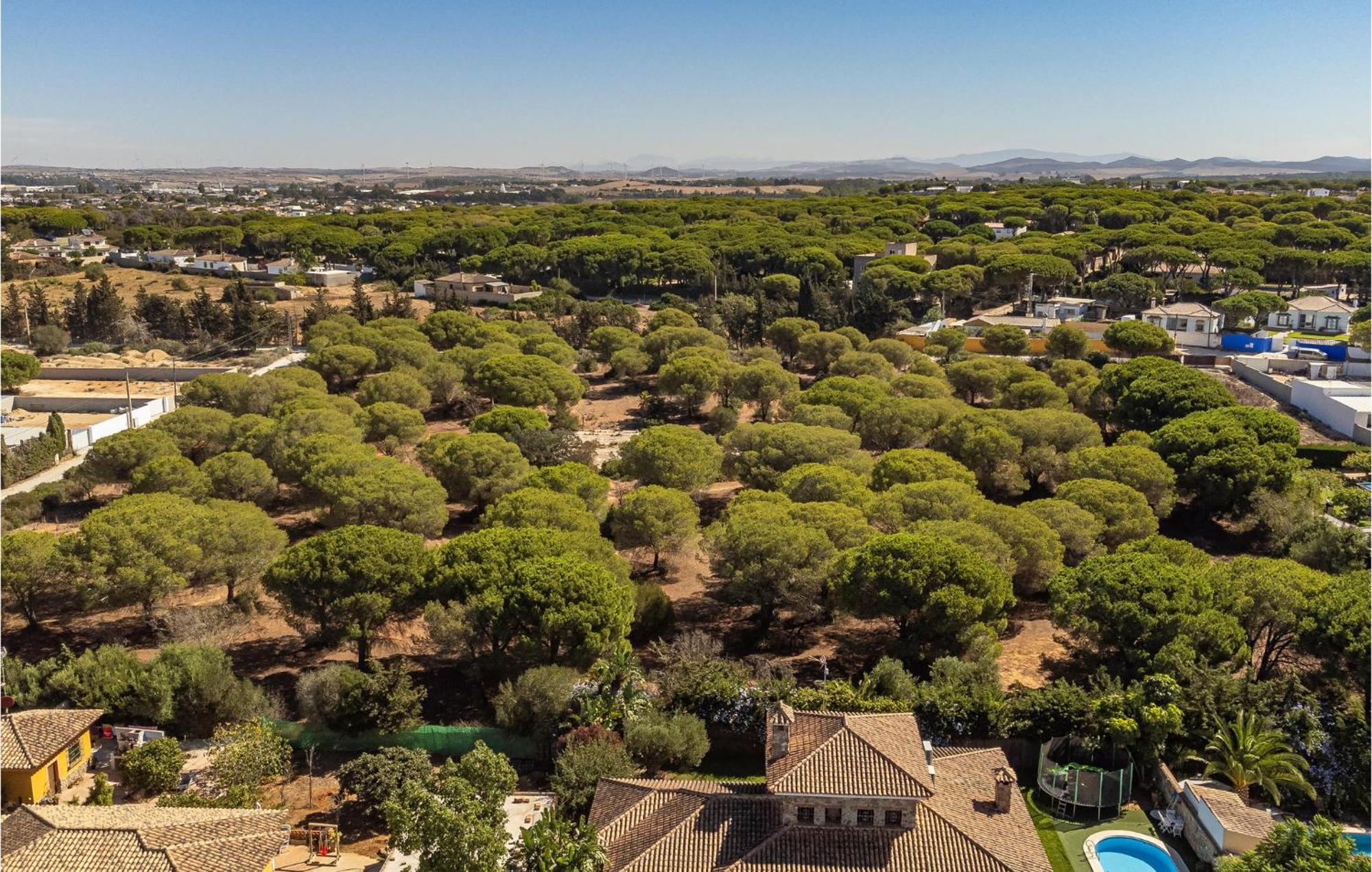 Lovely In Chiclana De La Fronter With Wifi Сasa de vacaciones