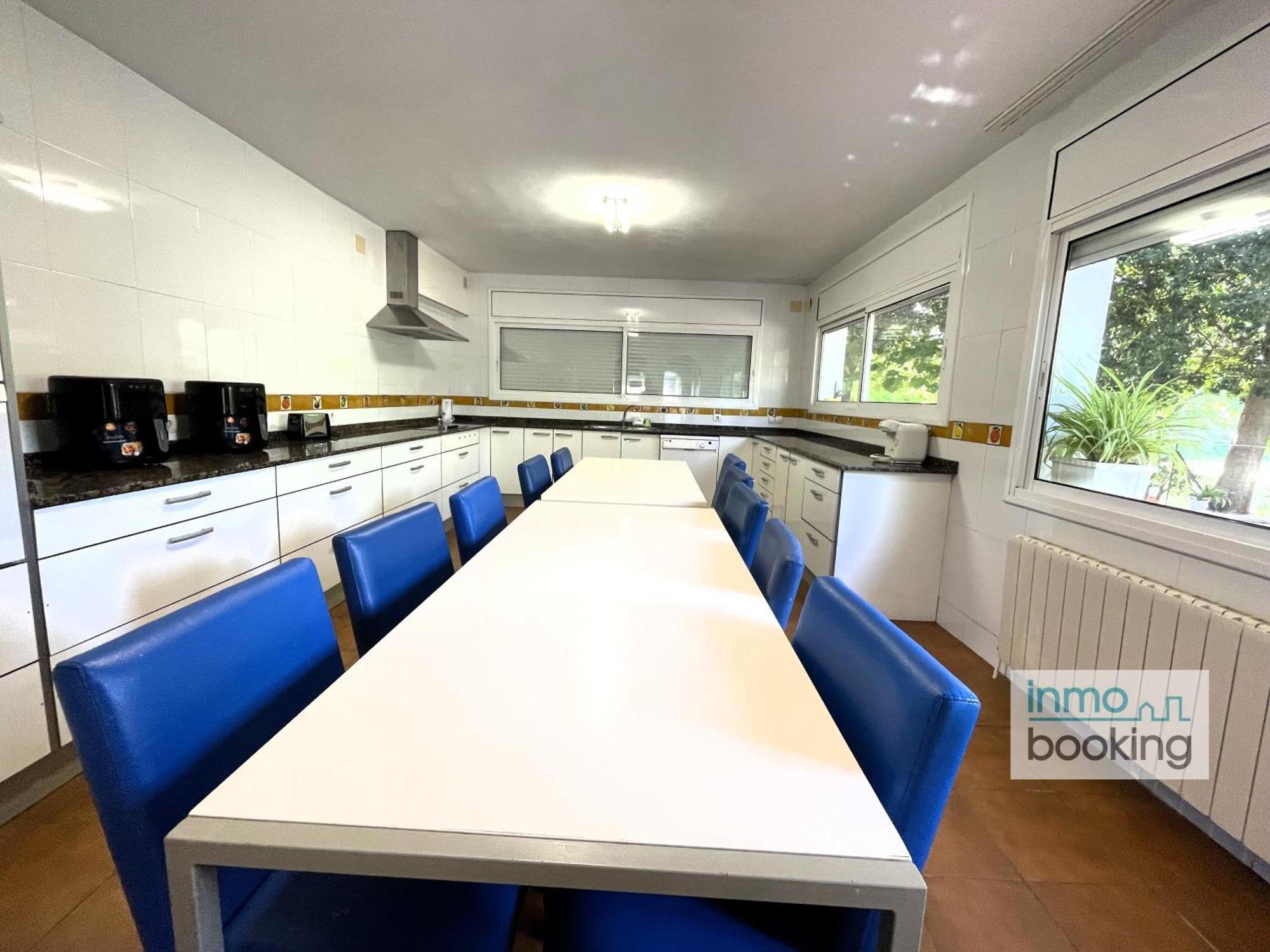 Mediterrania, Con Piscina Y Barbacoa Holiday home