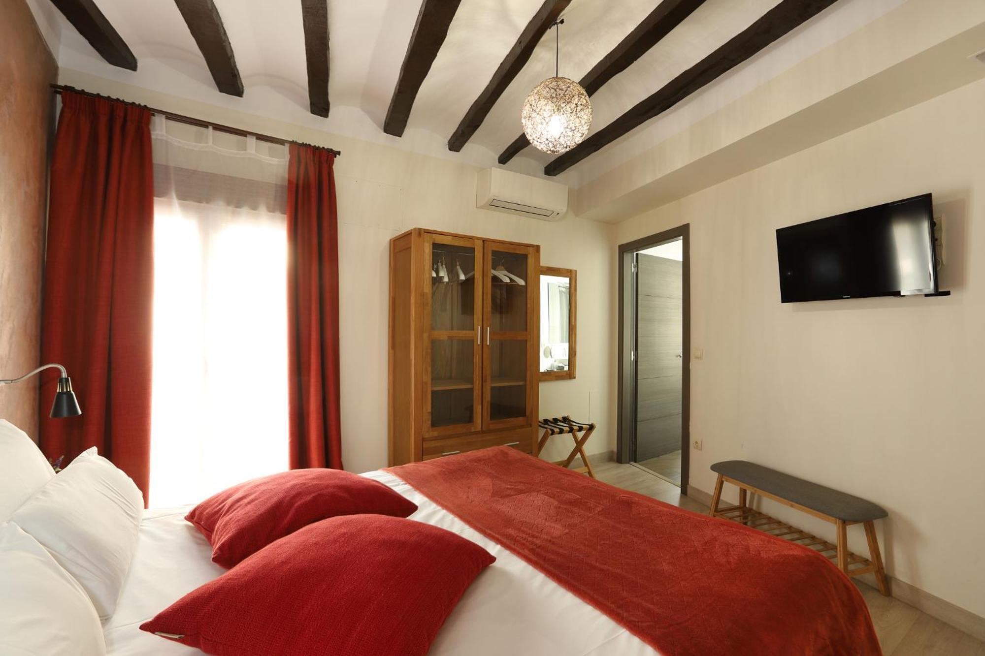 Nasilvana & Adults Only 2* Benimantell