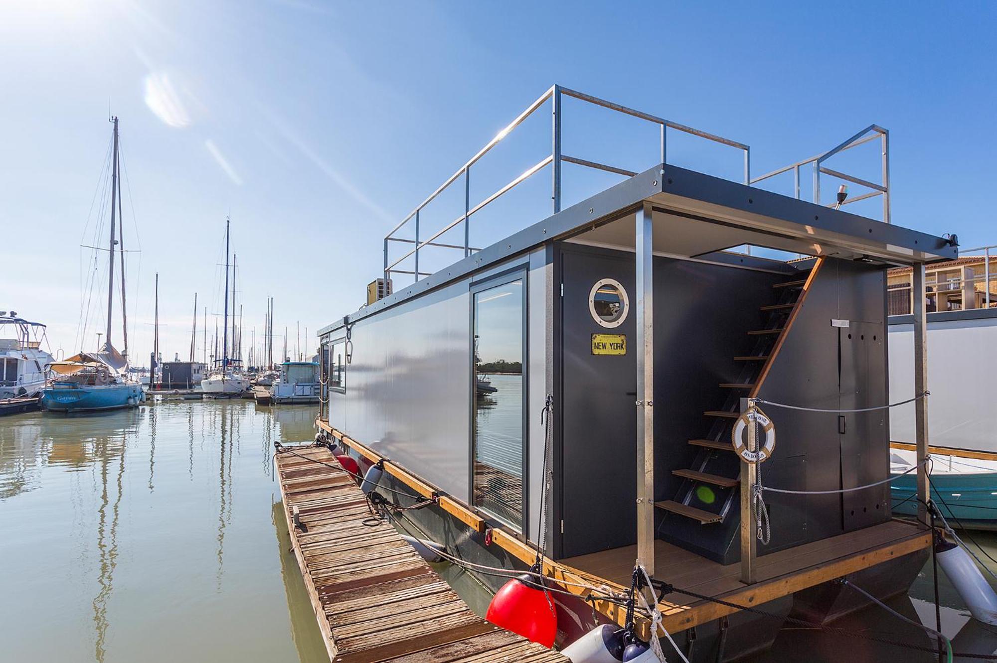 Azvalia Luxury Casa Barco New York And Texas-unique Houseboat Experience Botel El Puerto de Santa Maria