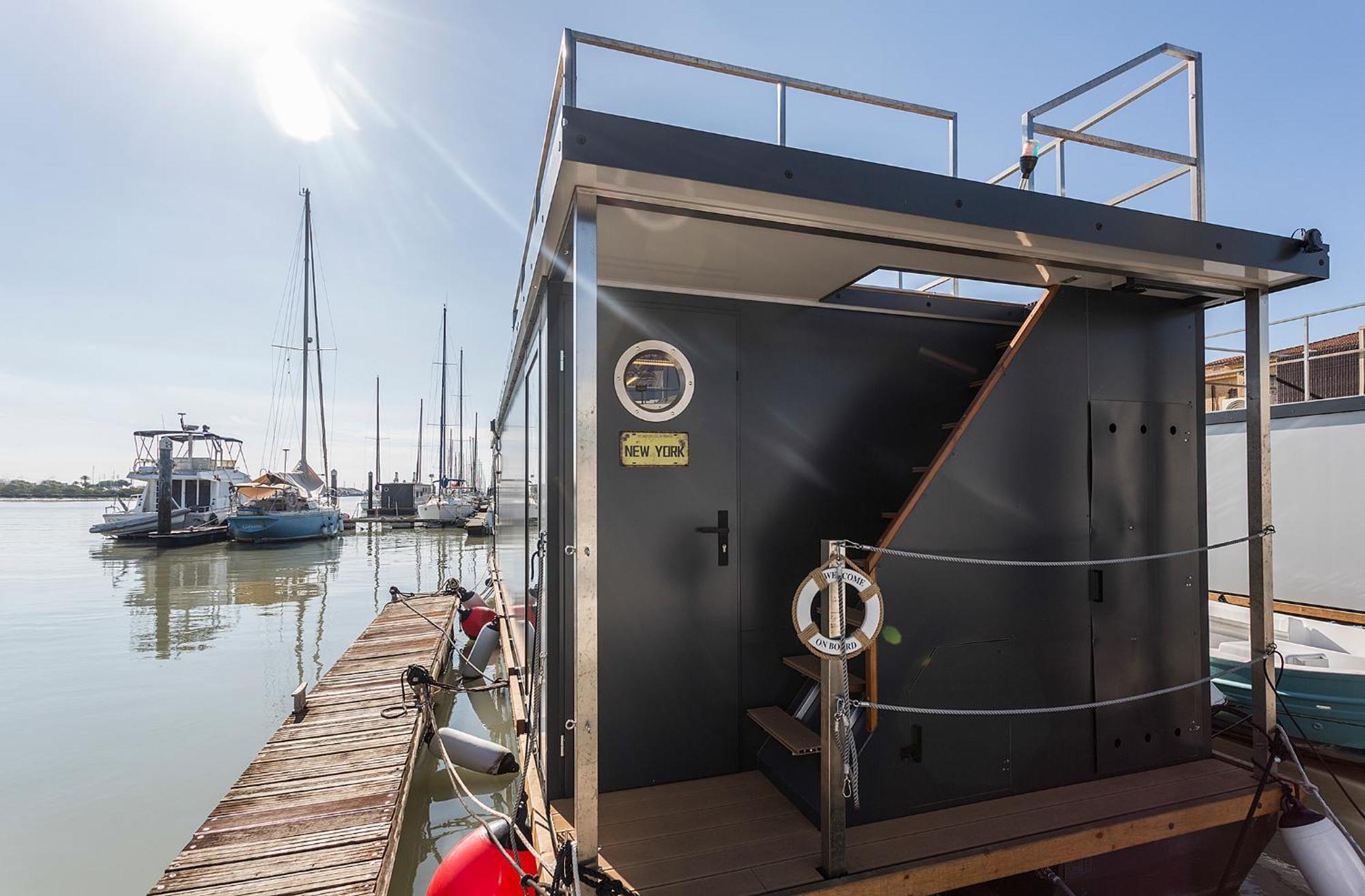 Azvalia Luxury Casa Barco New York And Texas-unique Houseboat Experience *