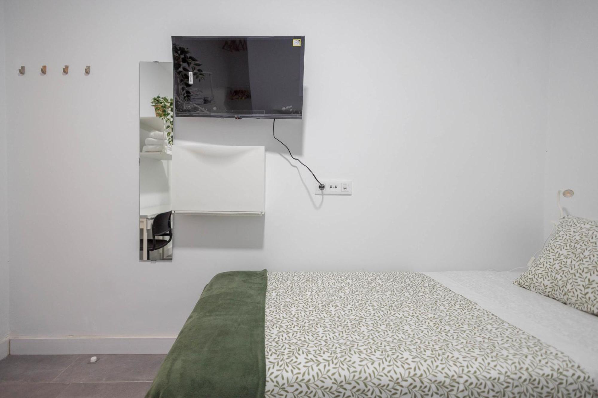 Coliving Mol-Terrace, En-Suite Bathroom, Fridge & Tv *