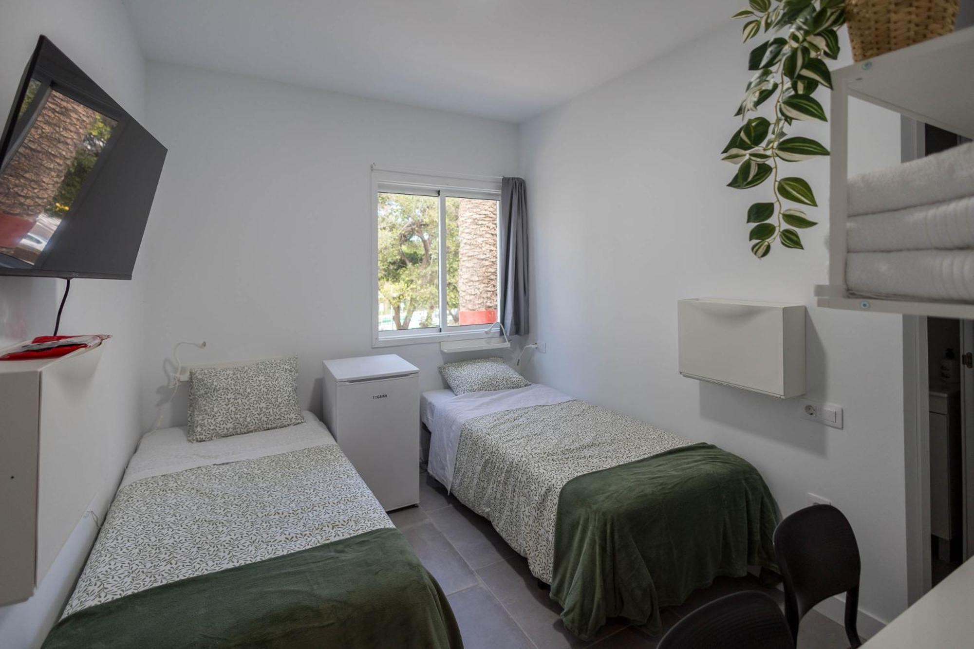 Guest house Coliving Mol-Terrace, En-Suite Bathroom, Fridge & Tv *