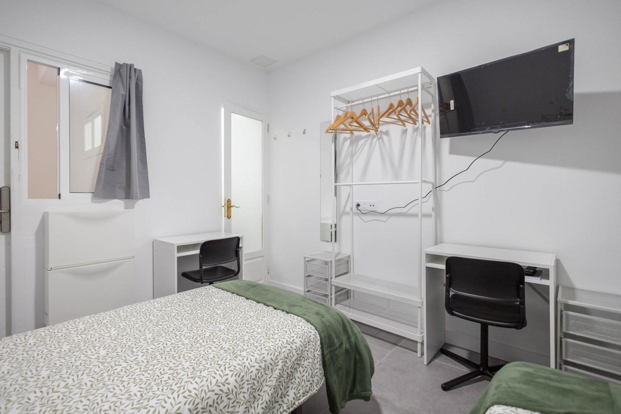 Coliving Mol-Terrace, En-Suite Bathroom, Fridge & Tv Guest house