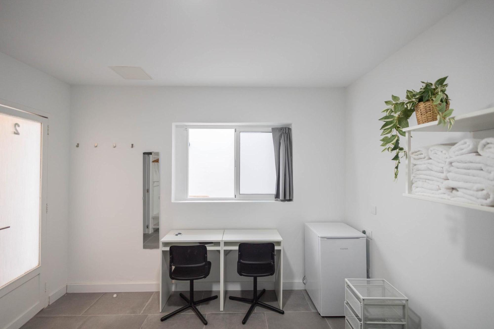 Coliving Mol-Terrace, En-Suite Bathroom, Fridge & Tv Guest house *