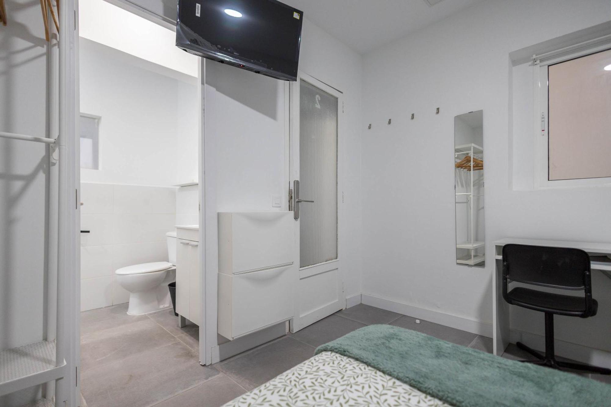 Coliving Mol-Terrace, En-Suite Bathroom, Fridge & Tv