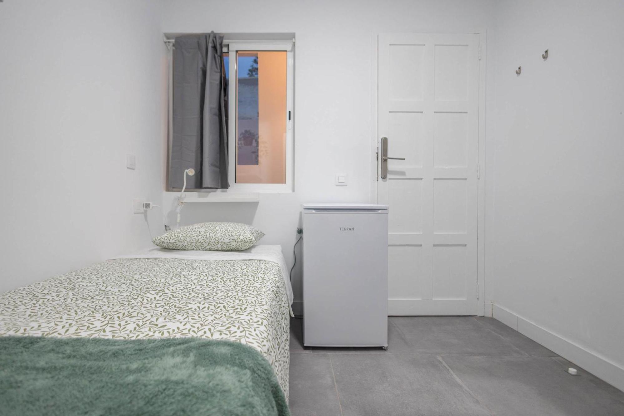 Guest house Coliving Mol-Terrace, En-Suite Bathroom, Fridge & Tv *