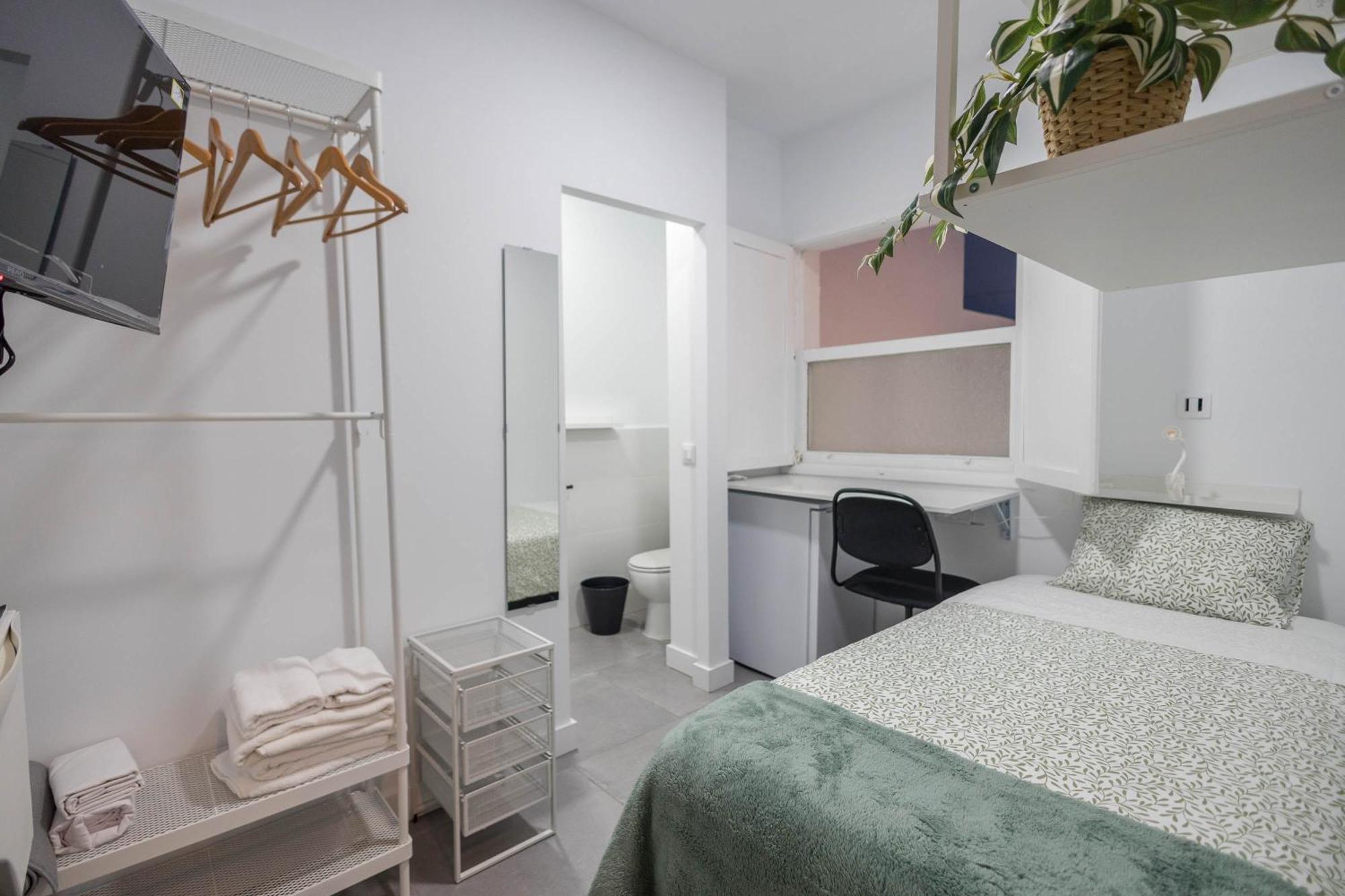 Coliving Mol-Terrace, En-Suite Bathroom, Fridge & Tv *
