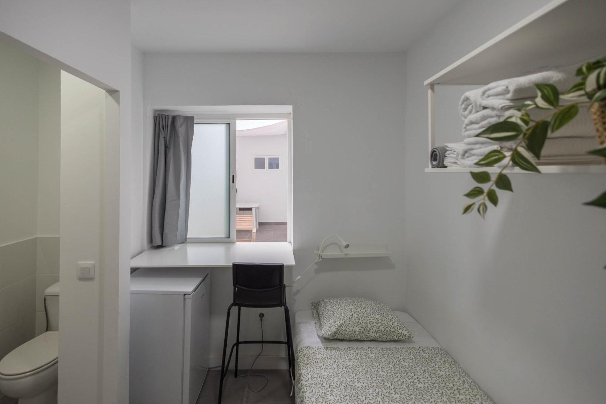 Coliving Mol-Terrace, En-Suite Bathroom, Fridge & Tv Guest house *