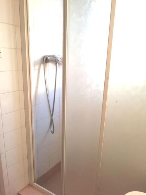 Apartamento Doble Exterior En Piso Compartido *