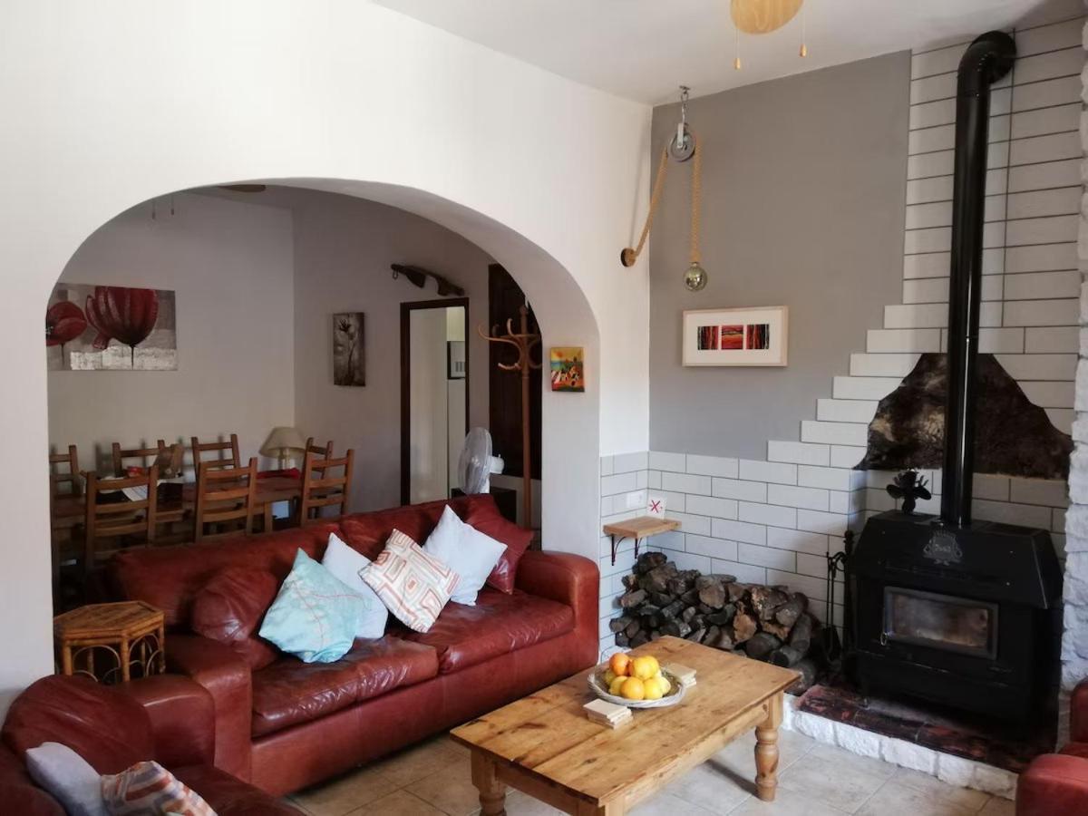 Сasa de vacaciones Craig, Spacious With Amazing Garden And Private Heated Pool *