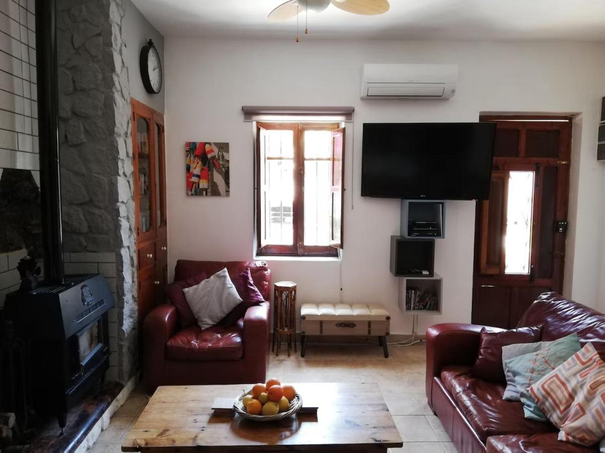 Craig, Spacious With Amazing Garden And Private Heated Pool Ròtova