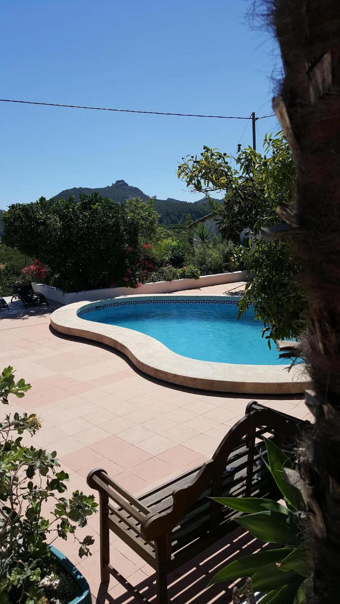 Craig, Spacious With Amazing Garden And Private Heated Pool *