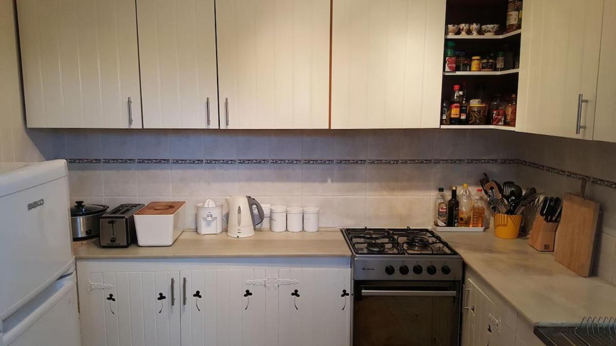 Craig, Spacious With Amazing Garden And Private Heated Pool Ròtova