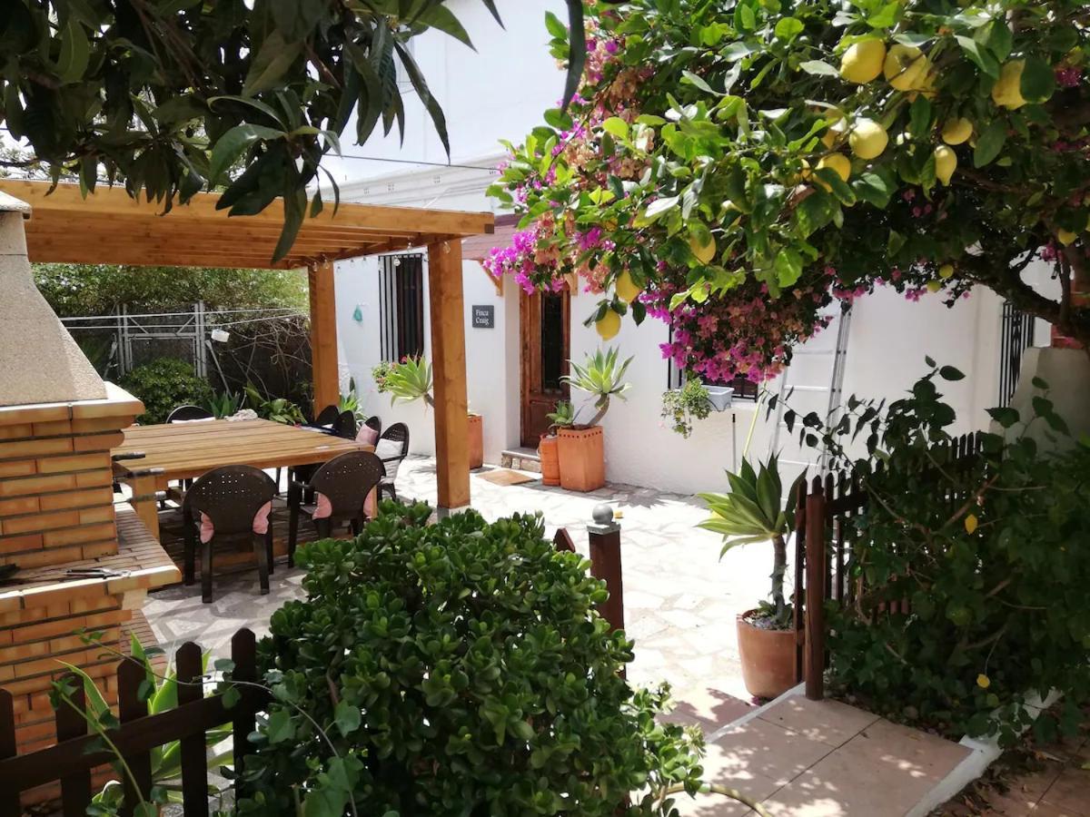 Craig, Spacious With Amazing Garden And Private Heated Pool