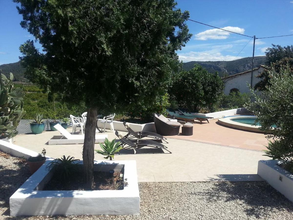 Сasa de vacaciones Craig, Spacious With Amazing Garden And Private Heated Pool Ròtova