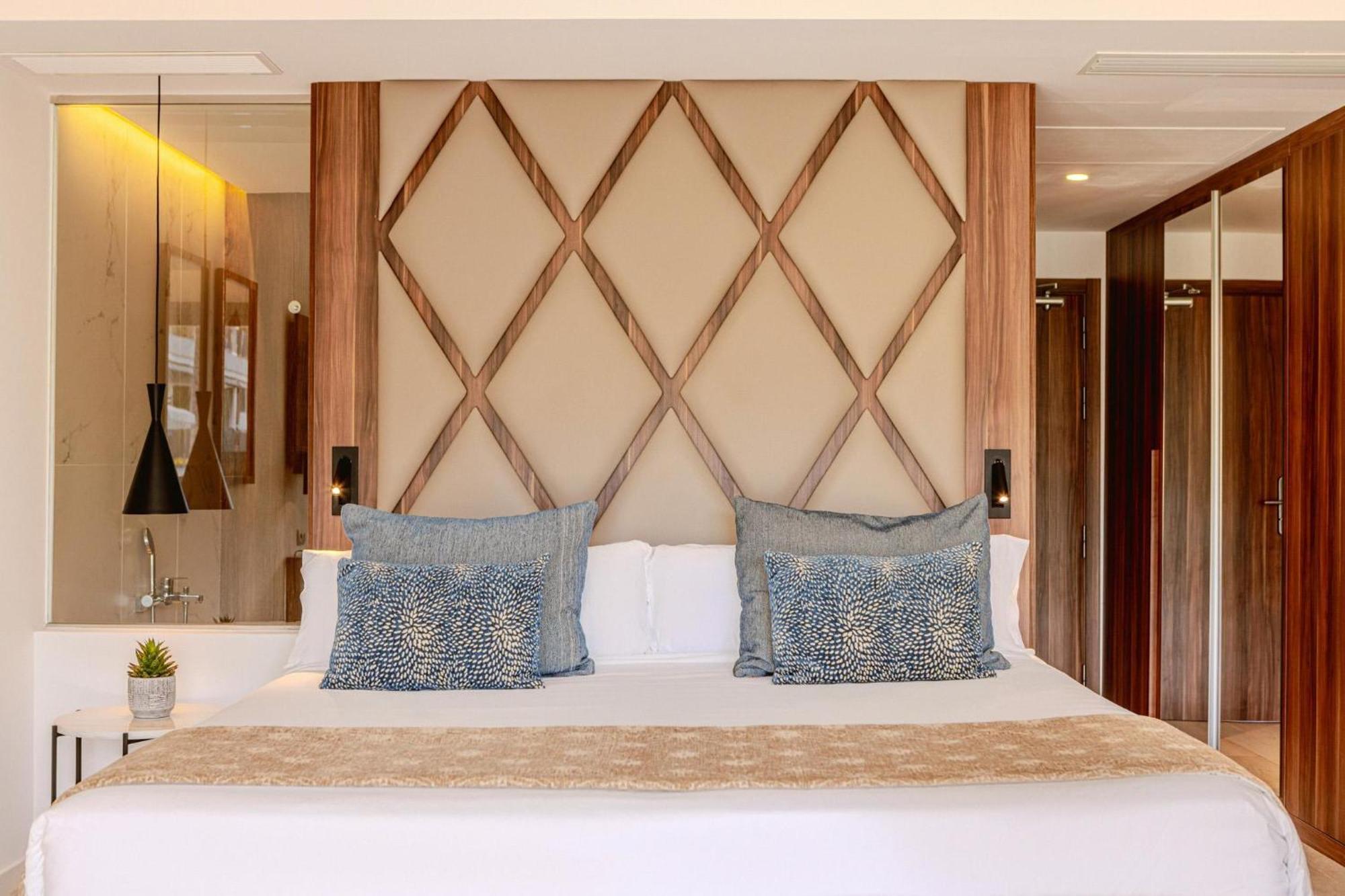 Zafiro Palace Apartahotel 5*