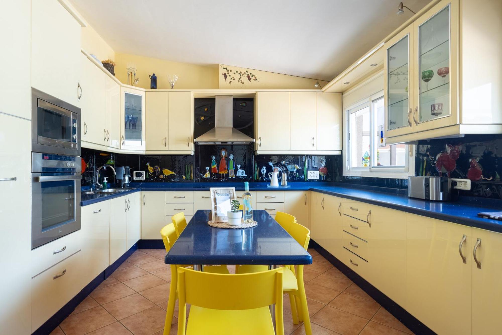 Holiday home Casa Almendra: Oceanview Oasis With Private Pool And Family-friendly Amenities