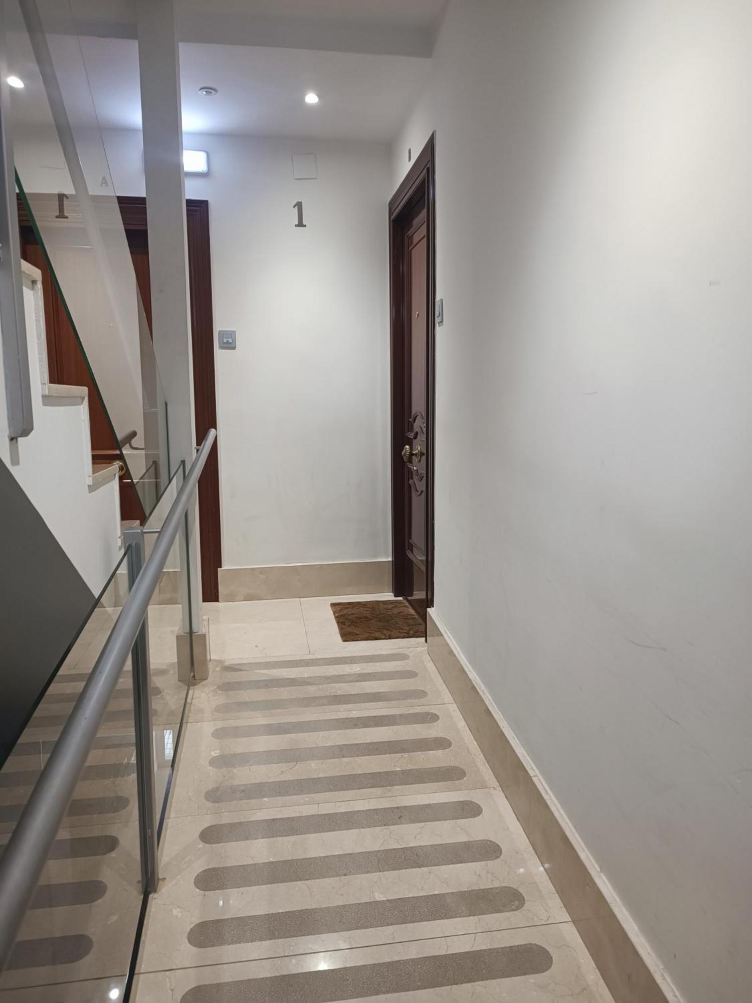 Apartamento En La Ciudad, Con Patio -parking Gratis *