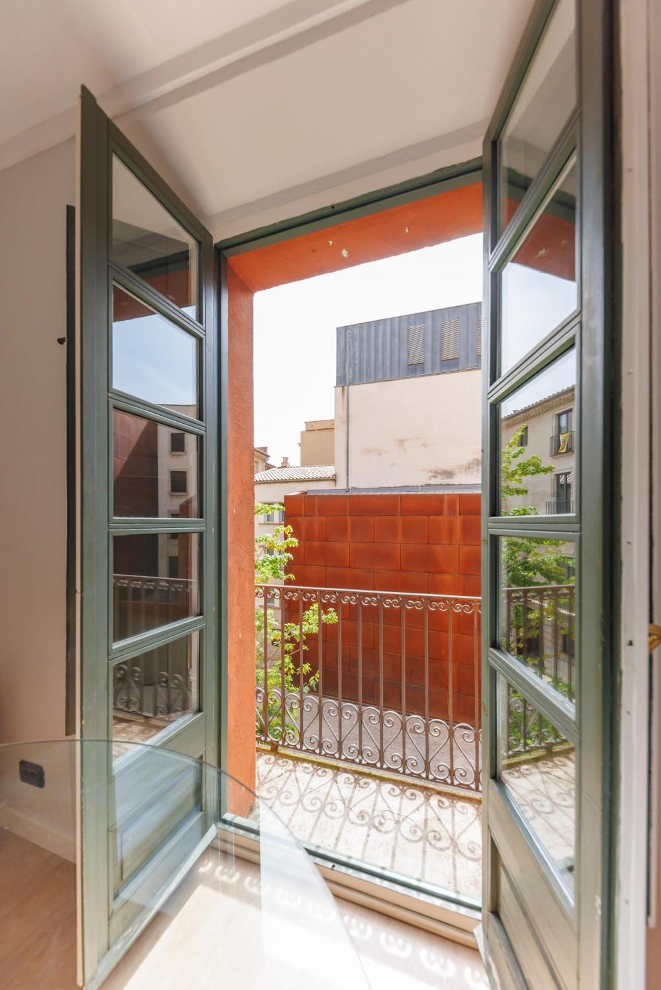 Mora 4 * Gerona