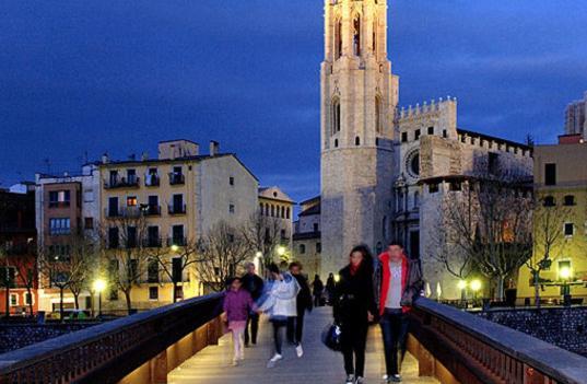 Con Mucho Encanto En El Barri Vell , Old Town, De Girona, El Cul De La Lleona *