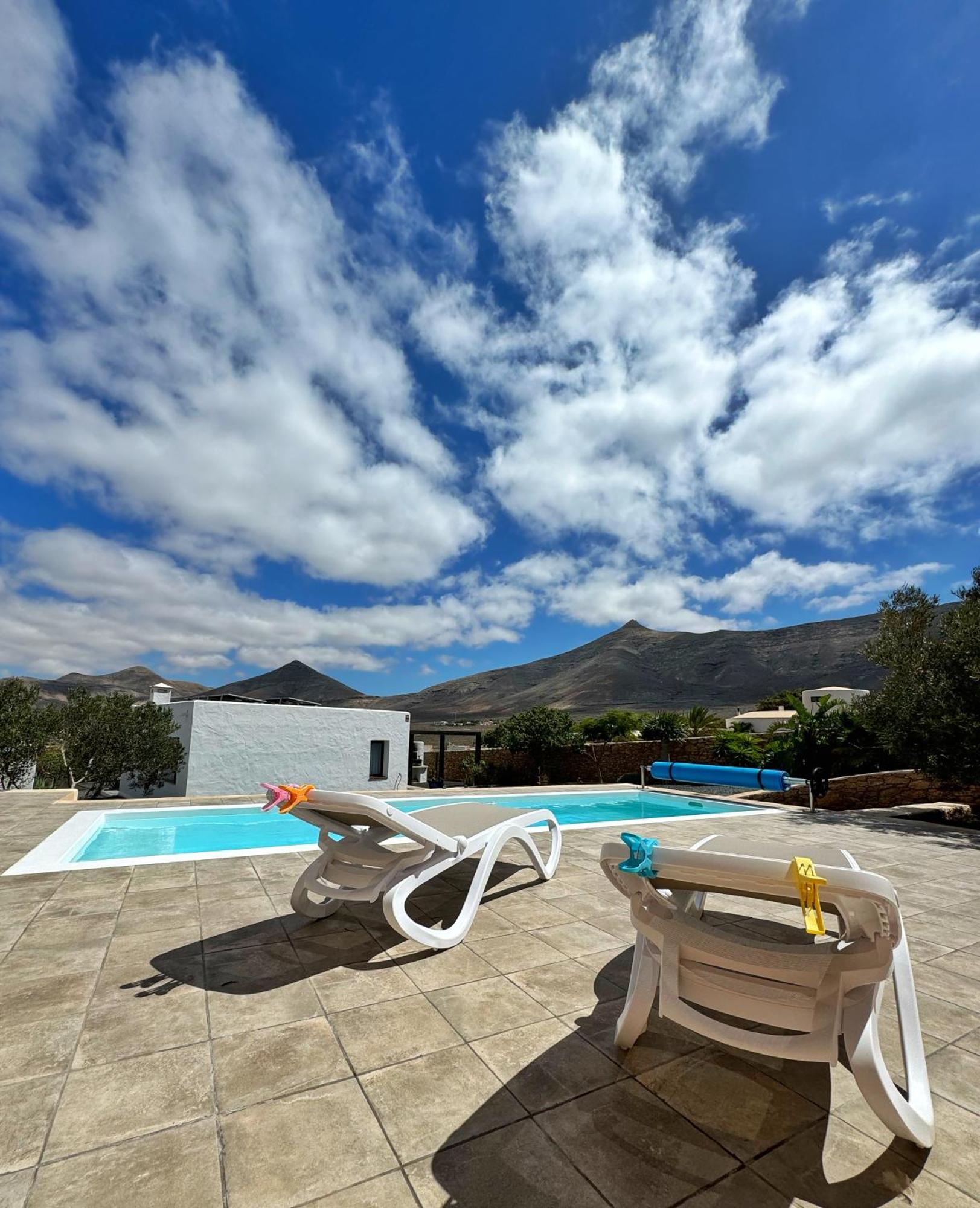 Casa Marisa With Heated Pool & Garden Holiday home