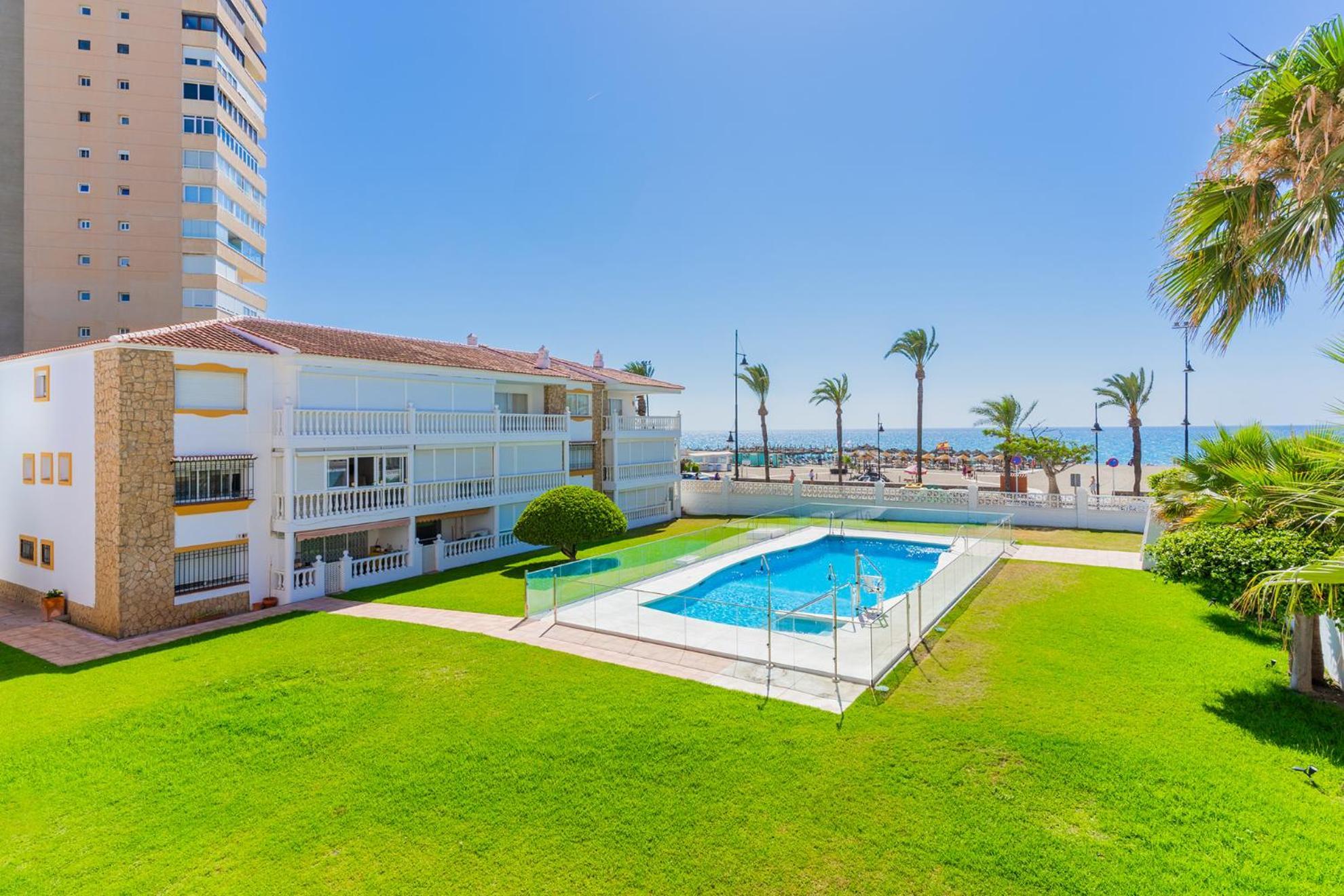 Apartamento Playamar Primera Linea De Playa Urb. La Farola