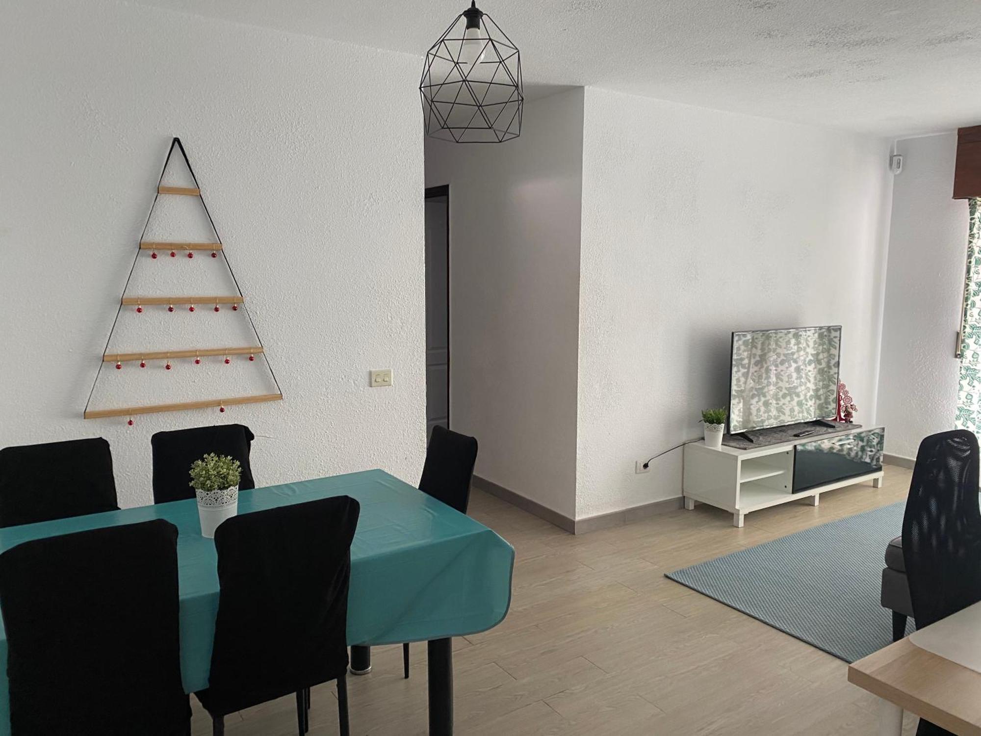 Piso Familiar De 3hab Con Piscina En Apartamento