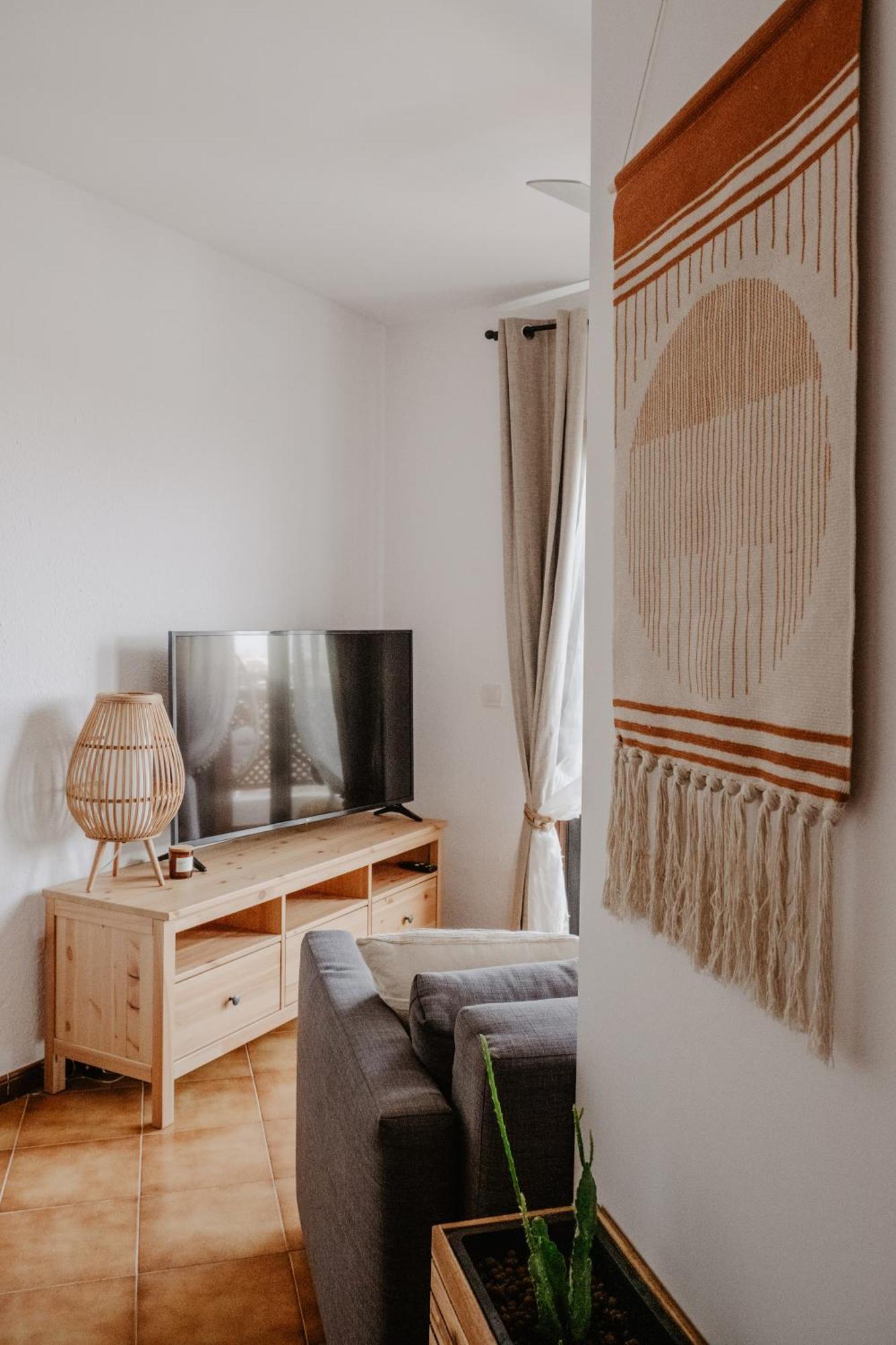 Alba Vista - Albatros Park In Golf Del Sur Tenerife - Heated Pool & Teide View Apartment