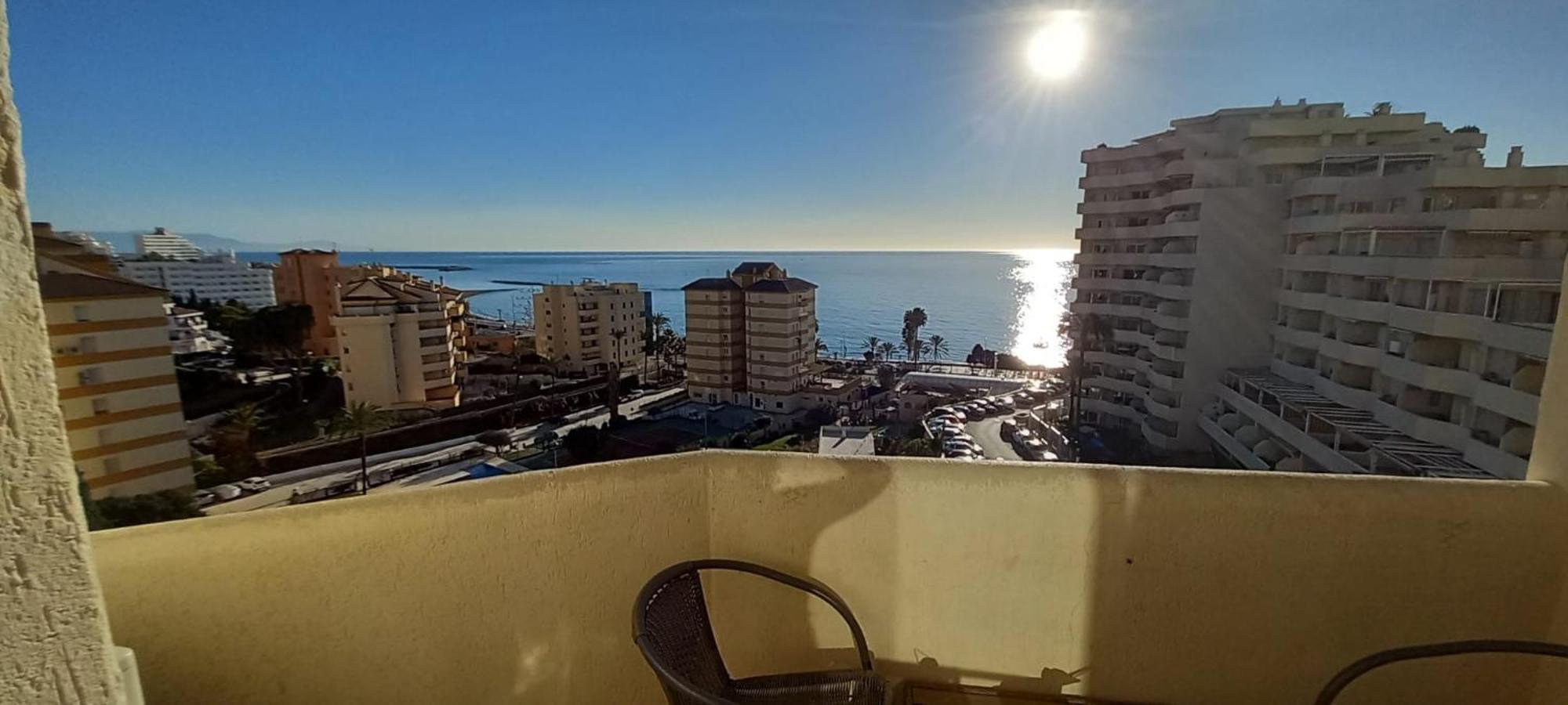 Apartamento Spacious In Benalbeach With Sea Views