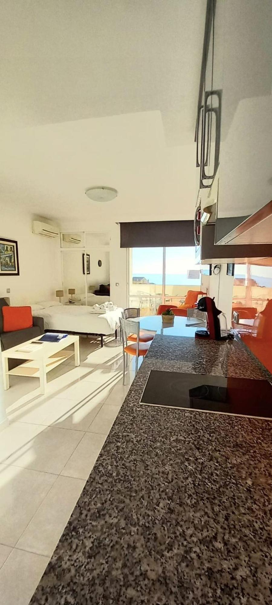 Apartamento Spacious In Benalbeach With Sea Views *