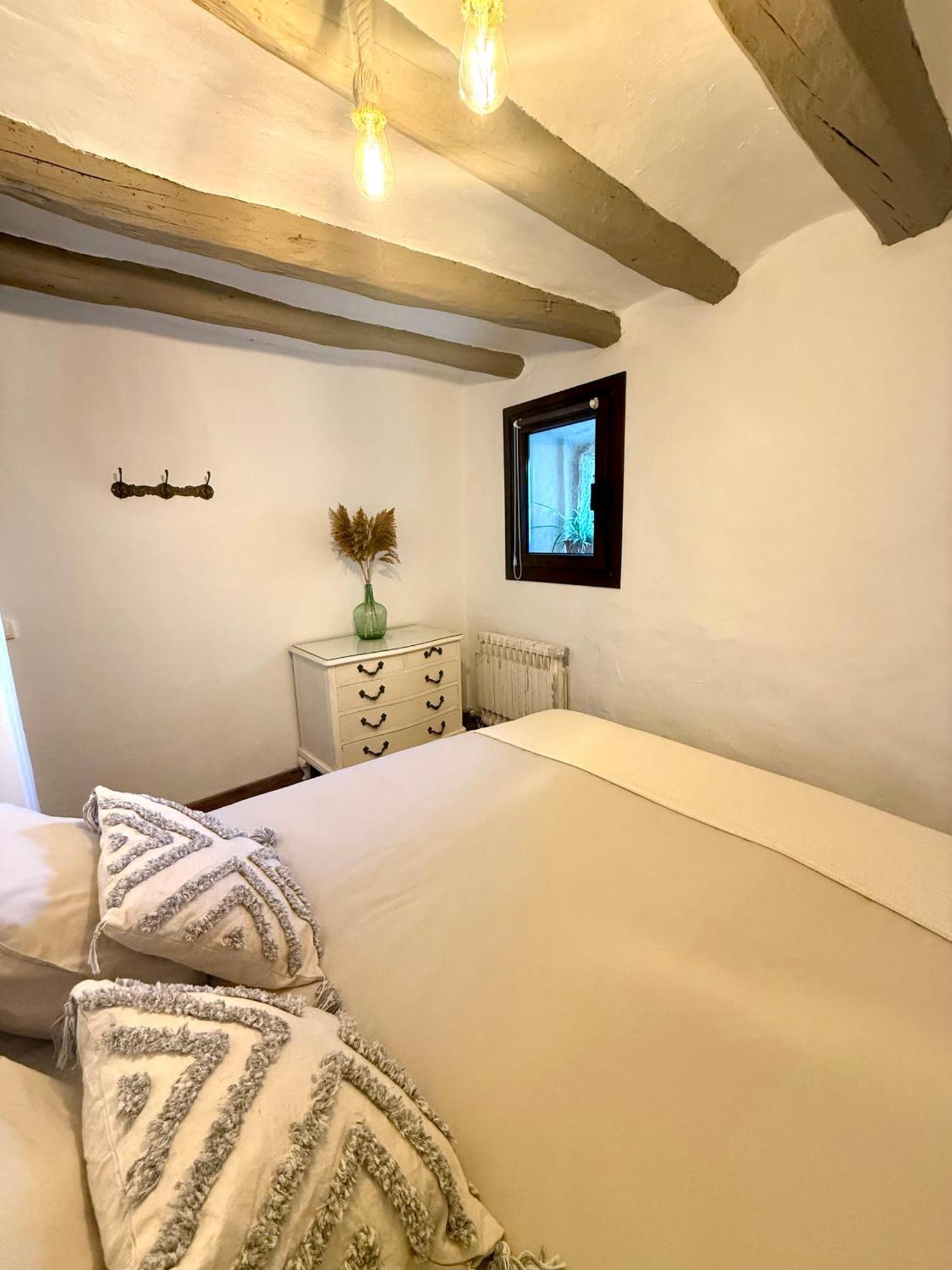 Masia Aubareda Bed & Breakfast *