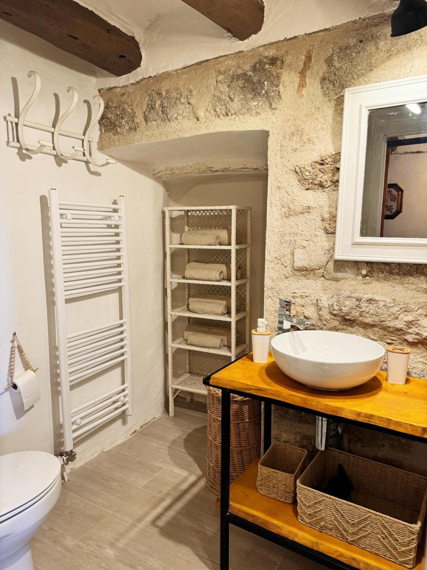 Masia Aubareda Bed & Breakfast