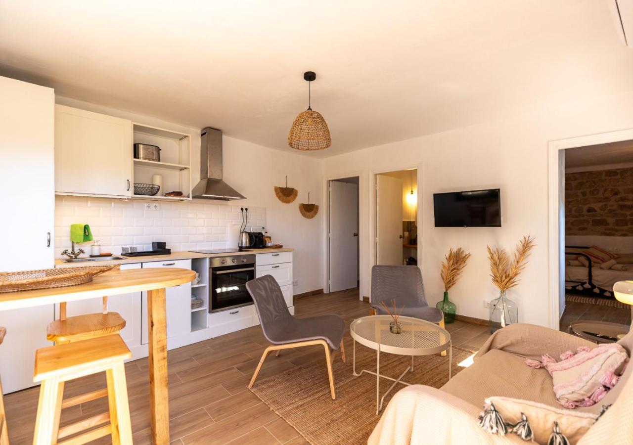 Masia Aubareda Bed & Breakfast *