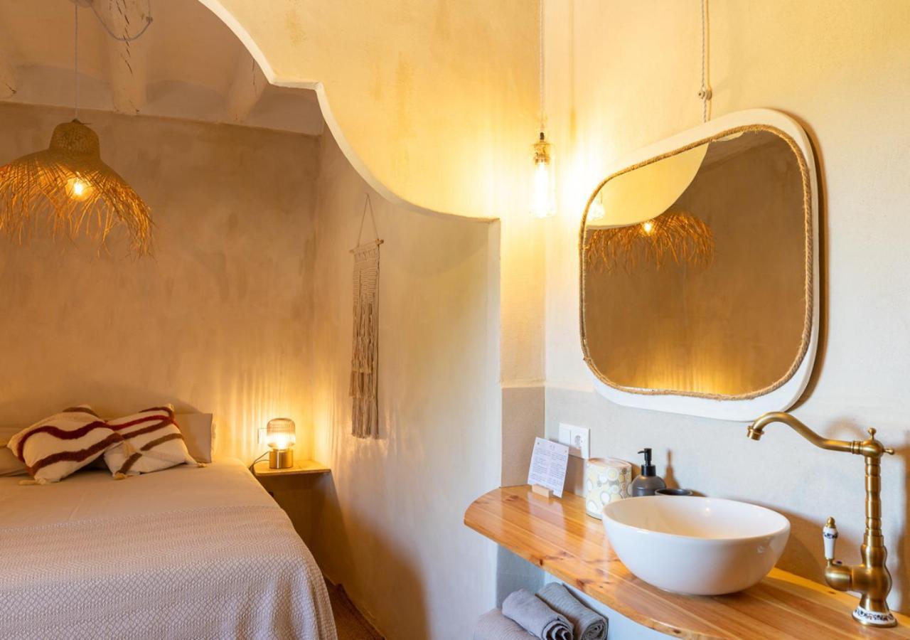 Masia Aubareda Bed & Breakfast