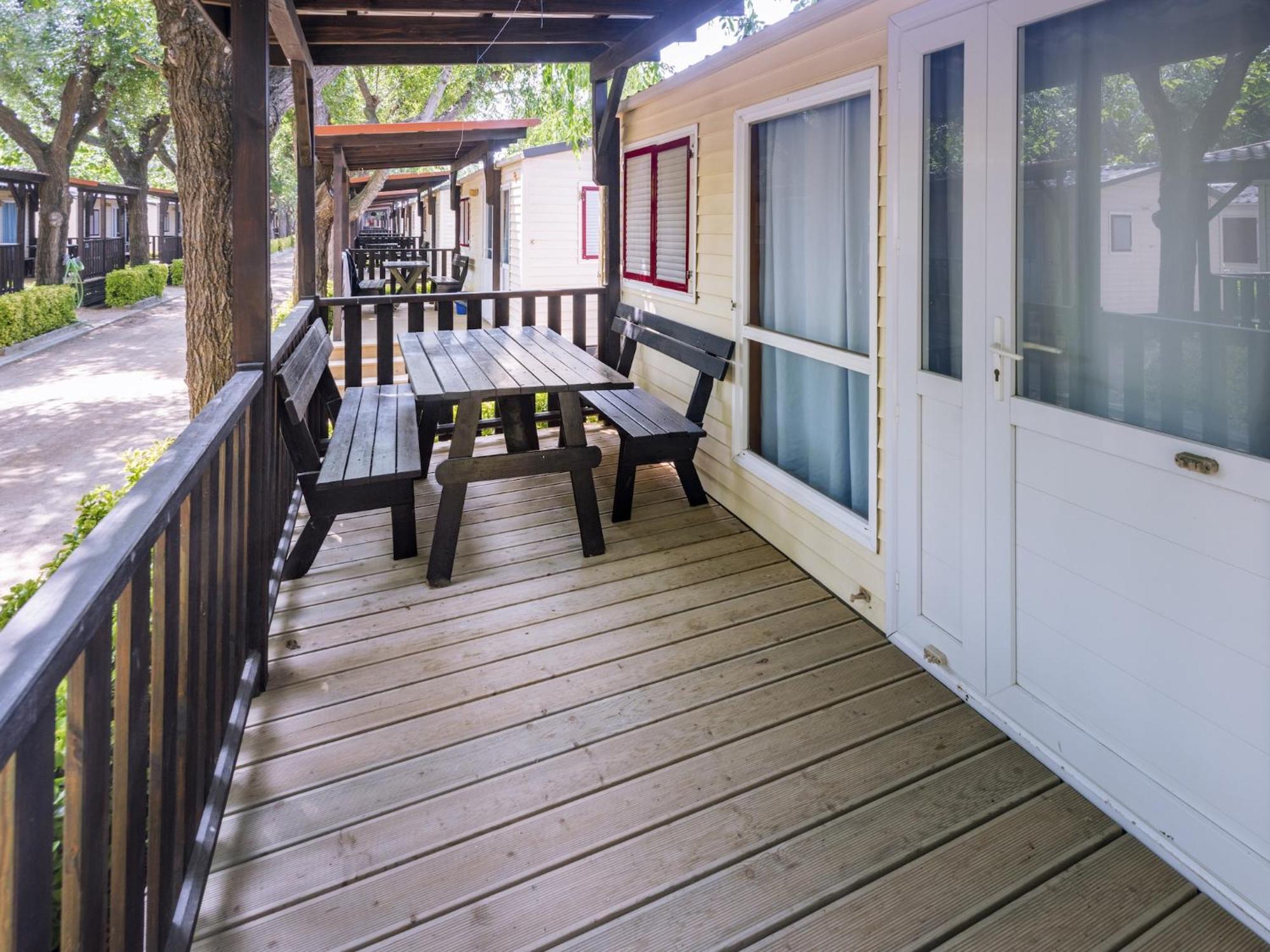 Well Kept With Veranda In Chalet Blanes
