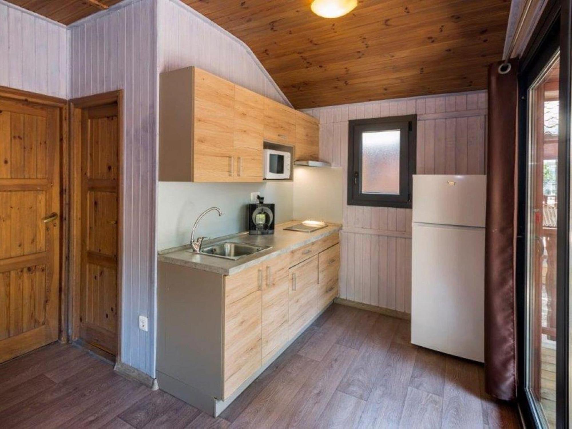 Chalet Well Kept With Veranda In